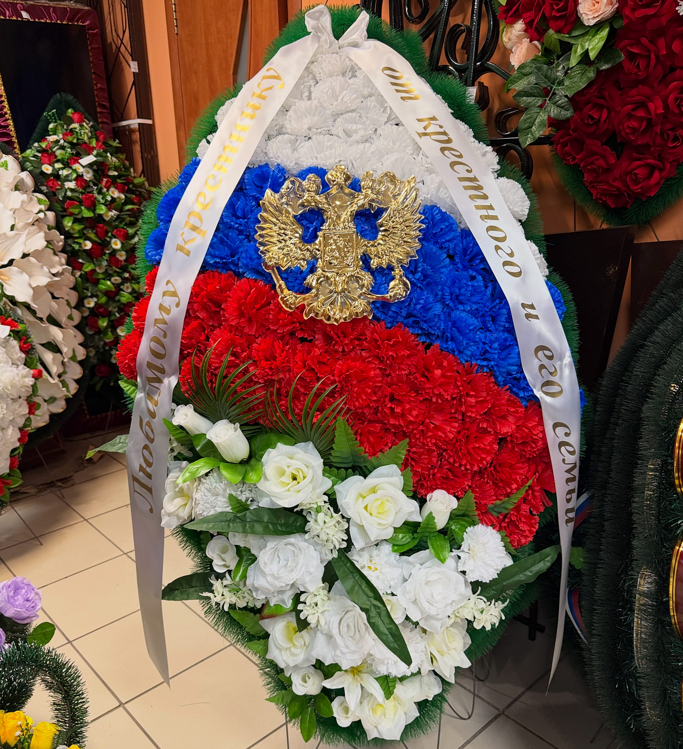 Что написать на траурной ленте участнику СВО: примеры надписей