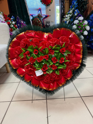 Венок сердце, красное — купить в Уфе